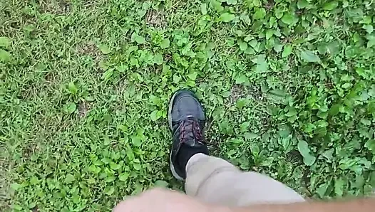 Parkta mastürbasyon yapıyor