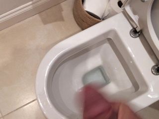 Masturbandose en el baño