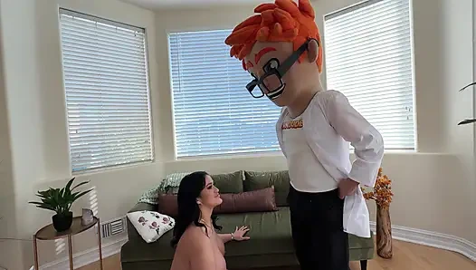 Развлечение с ногами с обнаженной блондинкой Анной Коваченко на диване pornDudeCasting!