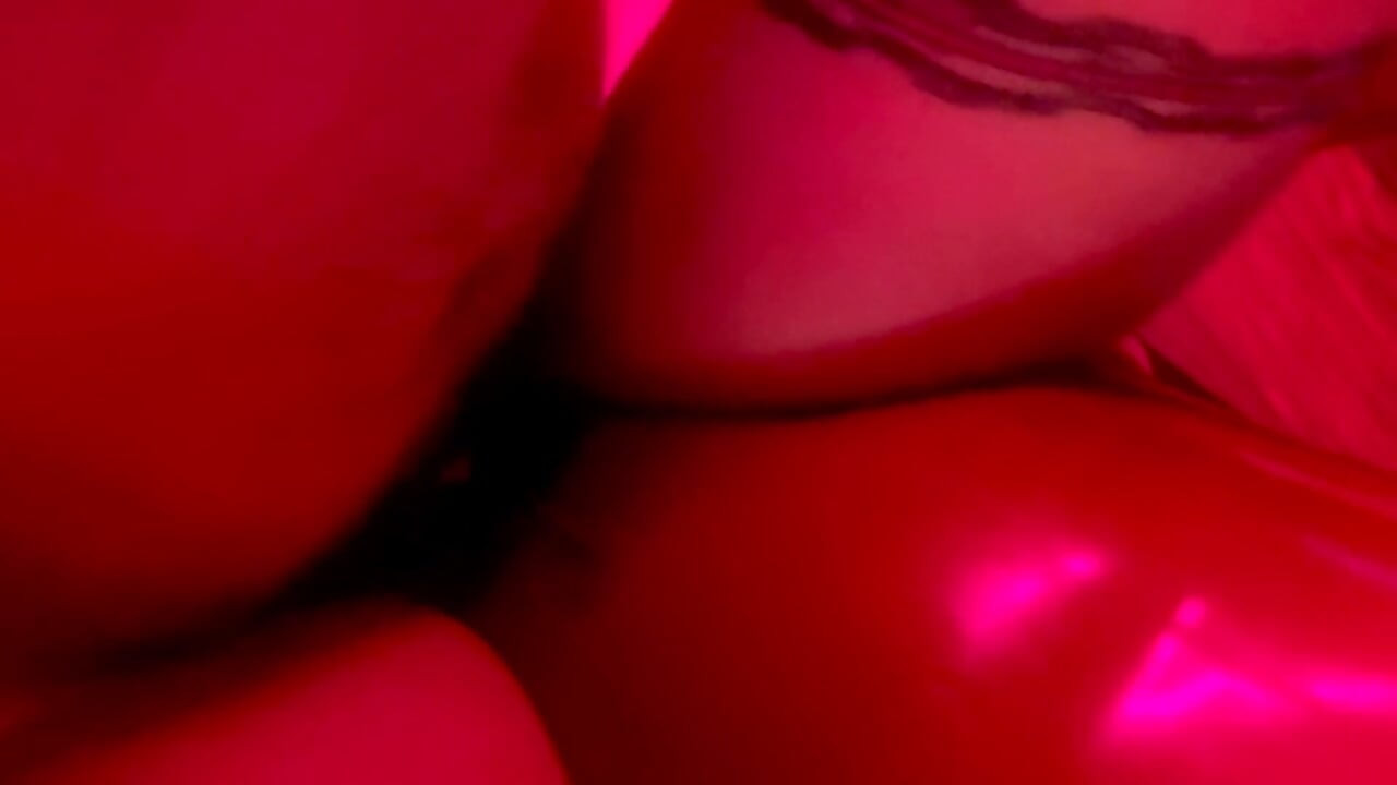 라텍스의 BDSM 그네에서 하드 빌어 먹을