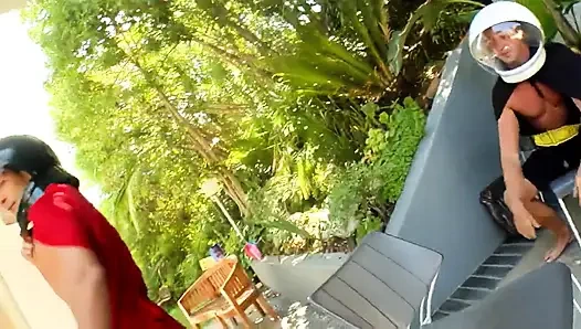 Seks foursome ganas, cewek-cewek ini pengen lubang mereka dicrot di muka