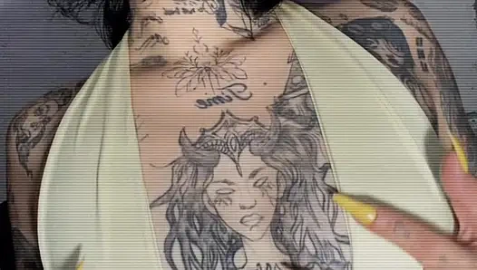 Ayah tirinya merekamnya saat dia masturbasi