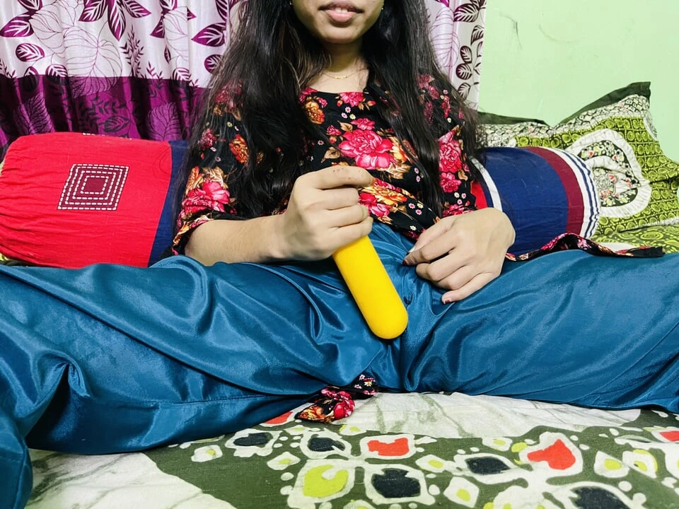 继兄弟操了他性感的继妹并享受时间