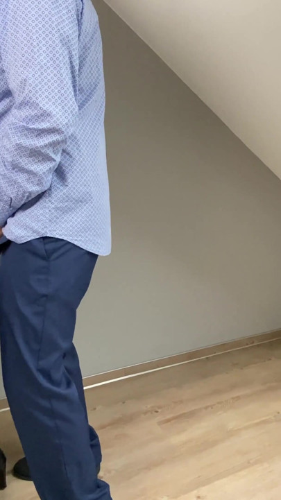 Boss fucks secretary in leather skirt