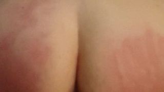 Echte britische MILF reitet nackten Schwanz im Hotel wie eine gute Schlampe