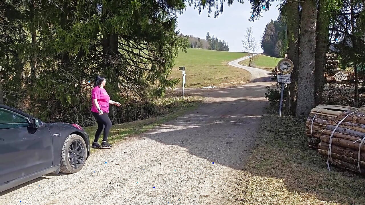 Ladylena mindent megtesz egy autós áthajtásos baszásért a szabadban