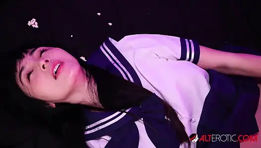 Marica hase terangsang saat menonton film