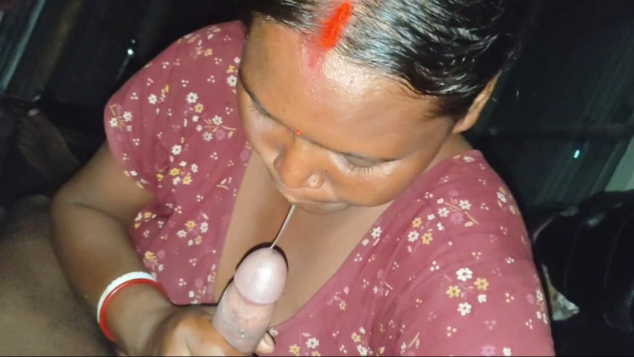 Pados ki bhabhi ki chudai doggy style mein
