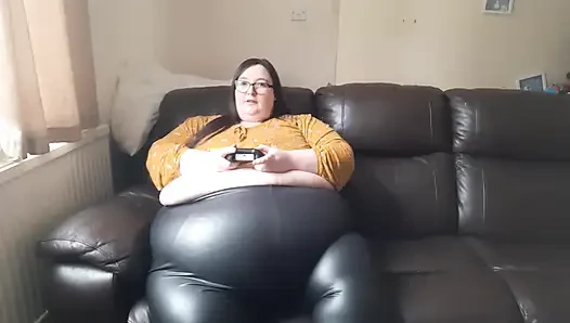 Deri pantolonlu ssbbw oyuncu kız