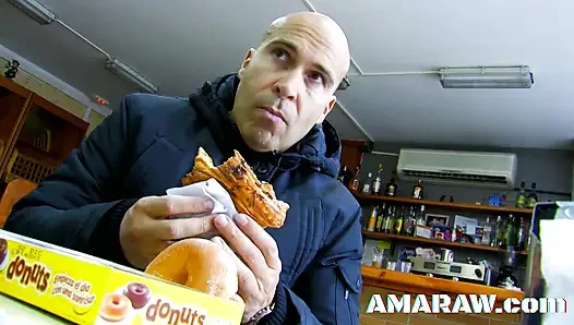 Esmer küçük memeli sürtük Yesenia Rock kırmızı iç çamaşırlı sikiliyor