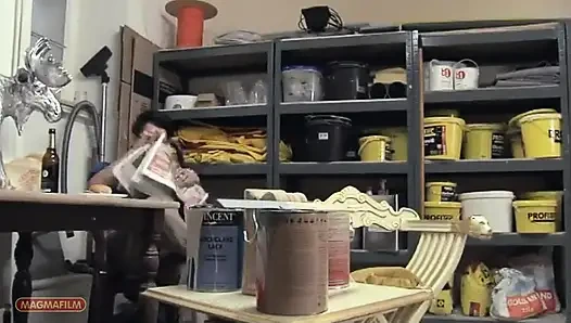 Конни Дакс — человек для всех дел. На самом деле все!