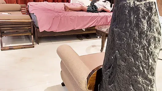 School se aane ke Baad choti behen ko fingering karte hue pakda bade Bhai ne