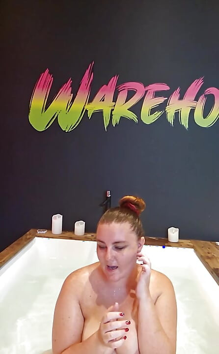 Cum join me in the bath at Warehouse-X ! I have toys! I will bring my ass if you bring you