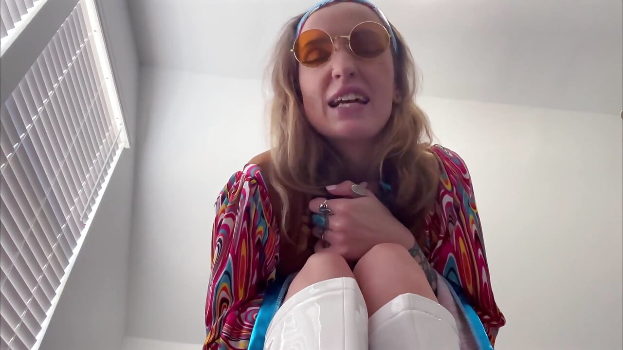 Sutton'un groovy '60'ların dev fantezisi 4k bakış açısı minik heyecan bekliyor!