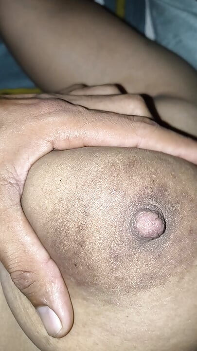 Chubby big milky boobs Bhabhi enjoying with boyfriend in bedroom at night.