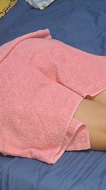 Soacra cere ajutor pentru durere, masajul devine... Cu ginerele.