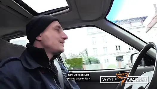 Stella wird in einem park doggystyle gefickt und schluckt heißes sperma!