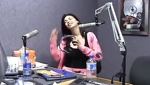 Wawancara Radio di Honolulu Menampilkan Tera Patrick