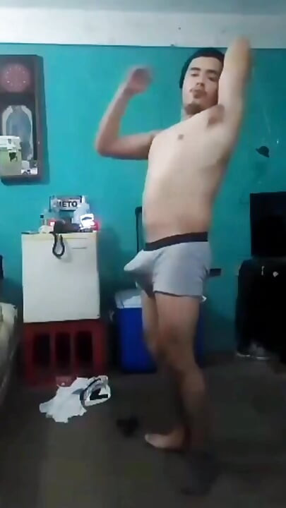Jésus dans un boxeur touche son pénis, compilation n° 4