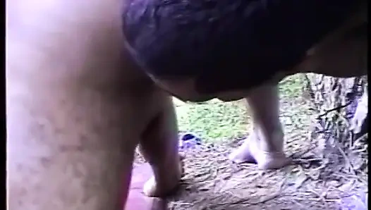 Sunburnt aygır kız arkadaşları yaşlı sombrero'yu tozladıktan sonra diğer adam tarafından götünü siktiriyor