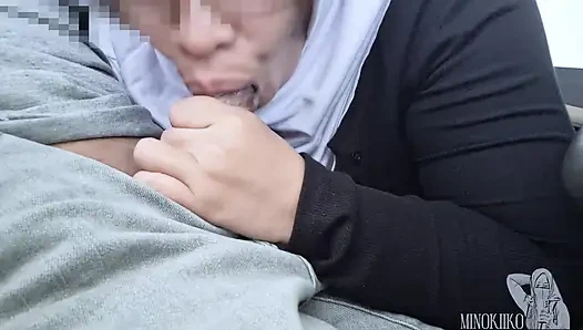 Моя невестка в хиджабе опаздывает, она делает мне минет в машине, чтобы помочь ей - Minokiiko