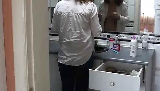 Kakak iparku suka pamer kontolku sambil nunjukin kontolku