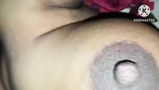 Sezon 200. Büyük memeli yenge erkek arkadaşının yarağına sütünü bırakıyor