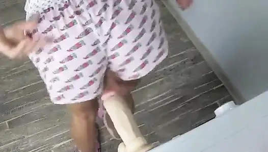 Video jadul dari Sasha Bikeyeva. Ngentot dildo besar
