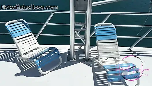 Вечеринка на лодке превращается в свингеров Gone Wild с супер горячим минетом