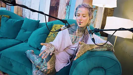 Ich spreche über A - echt - ASMR - Podcast - Reden - tattoo-mädchen-model goth punk dreadlocks