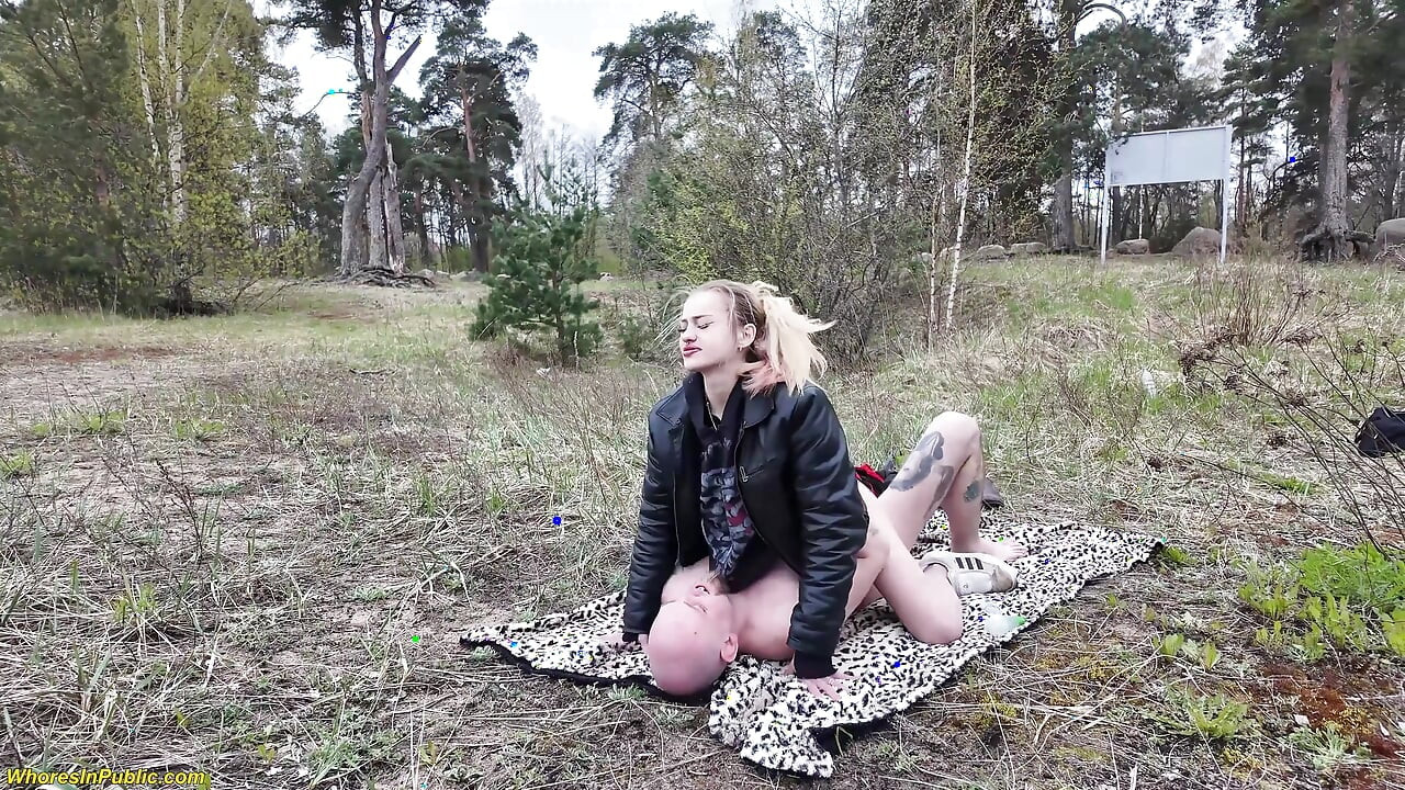 Small Teen Ass Gets Outdoor Stretched