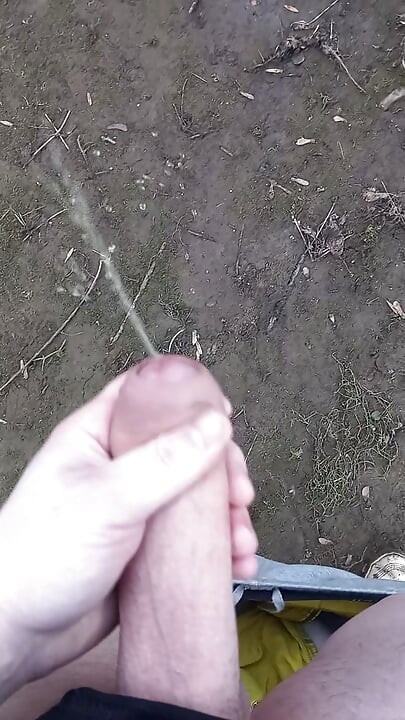 Pee in the nature
