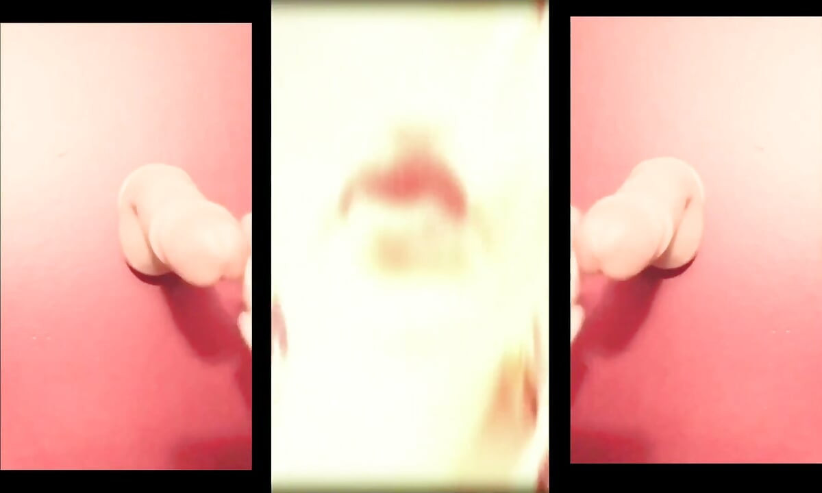彼女がポルノを見ているところを見つかって、あなたに唾を吐きかけて、あなたの陰部を叩く。話すな