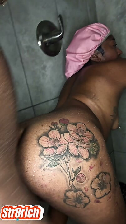 Anal threesome with two baddies blowjob and fucking white girl and Ebony slut