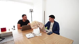 Přiměli jsme němé mluvit. Měli jsme trojku se zaměstnankyní a ona nic neřekla