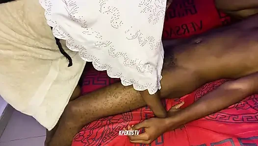 Наполняю пизду моей грязной горничной