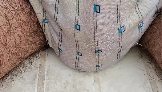 İç çamaşırımla pìpì yapıyorum