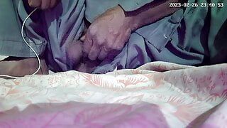 Dasi nastolatka i chłopak uprawiają seks w sypialni 386