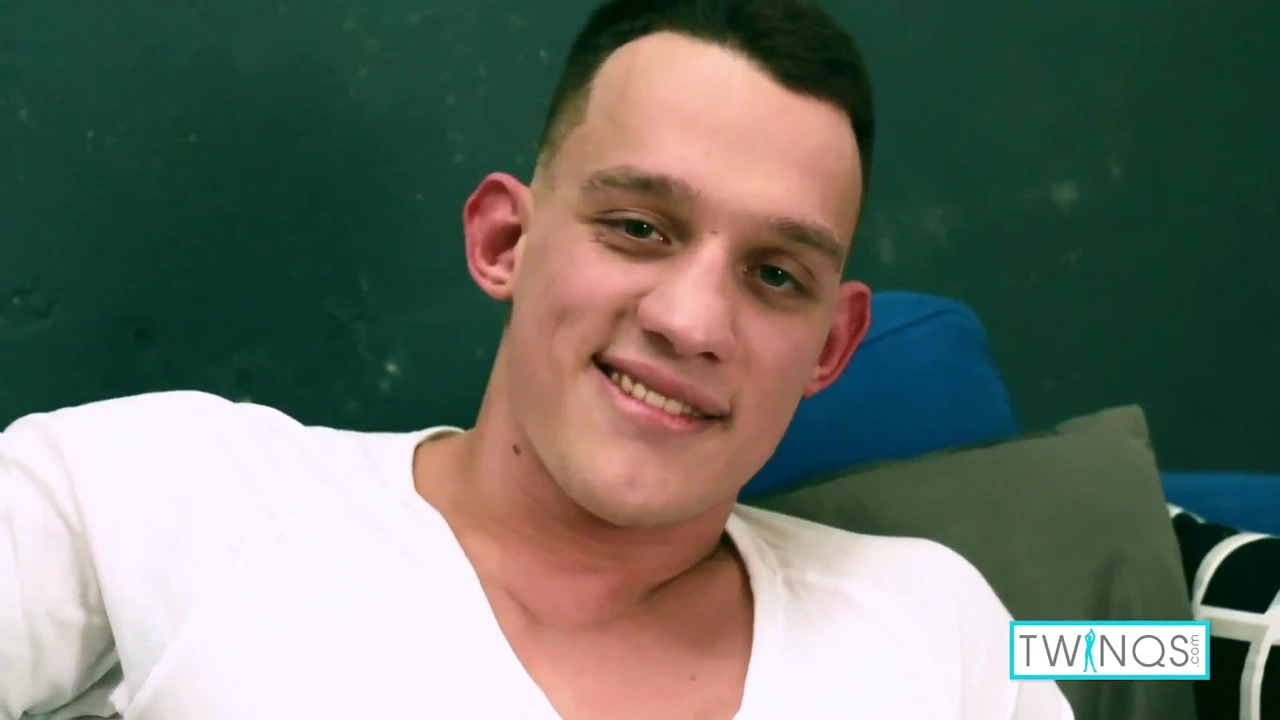 Beefy boy Luke Milks his cock with fleshlight until he cums!