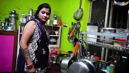 Hintli mallu yenge hoime'de yalnızken mutfakta yerel debarla sert sikişiyor tam film (Hintçe ses)