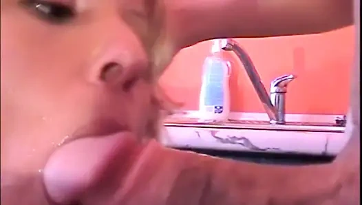 Mulut tante seksi dengan toket besar ini dientot habis-habisan sama kontol besar amatir