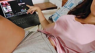 Ik masturbeer terwijl ik mijn zwangere video kijk