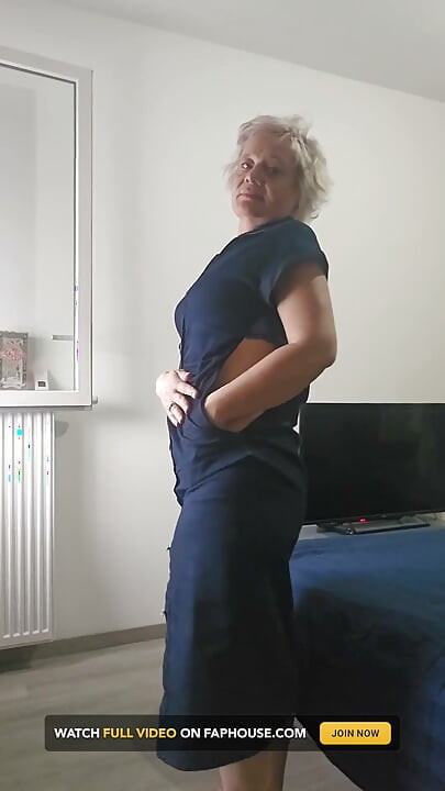 熟女蕩婦的脫衣舞