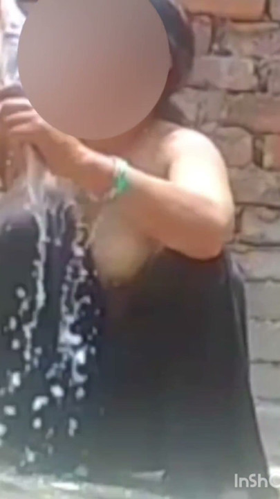 Hot desi girl has gone to take bath after doing housework, neighbor's house neighbor ne haat | Clip 1