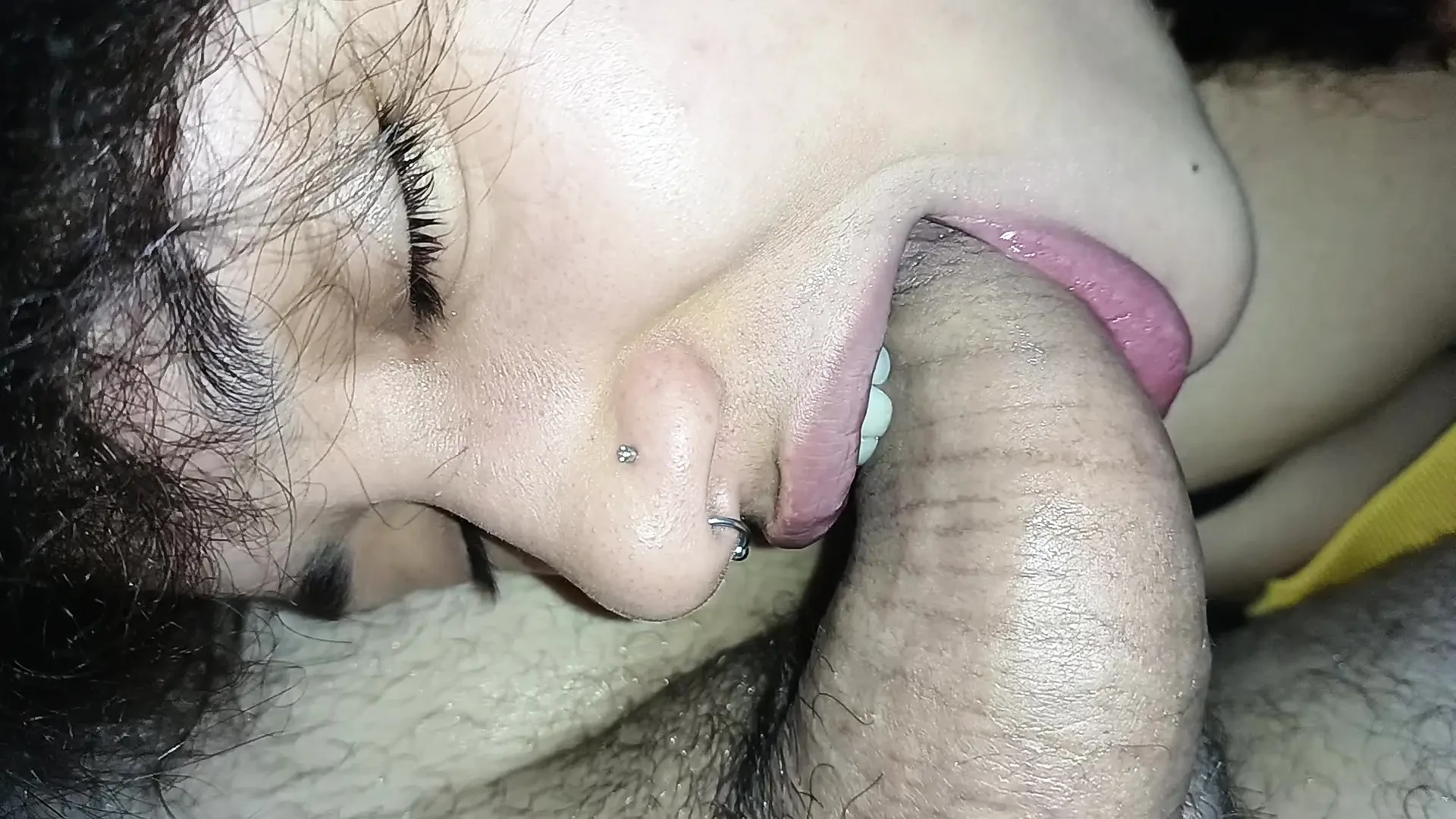 POV grandes labios carnudos e sugadores de pau,mamando fundo o pinto do corno