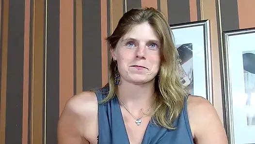 Pelacur Jerman yang kuat dan jelek masturbasi dalam aksi solo