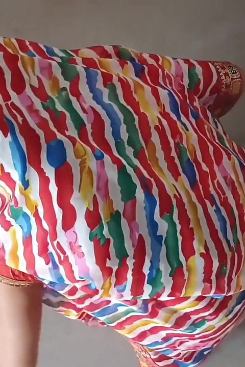 Bhabhi nettoie la chambre, son demi-frère l’a baisée