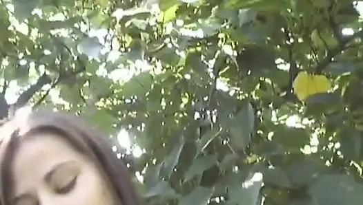 Снял Bae из Франции, играет со своей киской