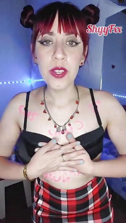 Shyyfxx colegiala caliente le ruega a su enamorado que la desvirgue antes de terminar el colegio p1 joi