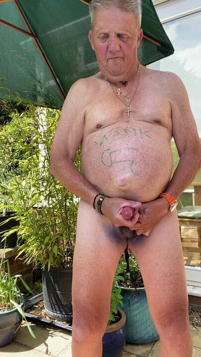 Wanking in garden
